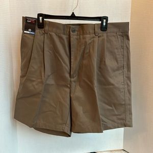 Men’s shorts NWT size 40